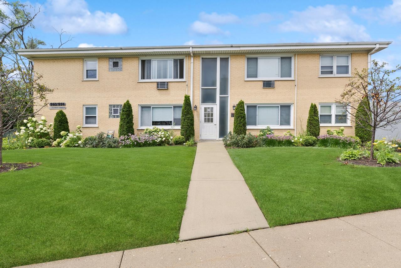960 Shermer Rd. #10, Glenview, IL 60025