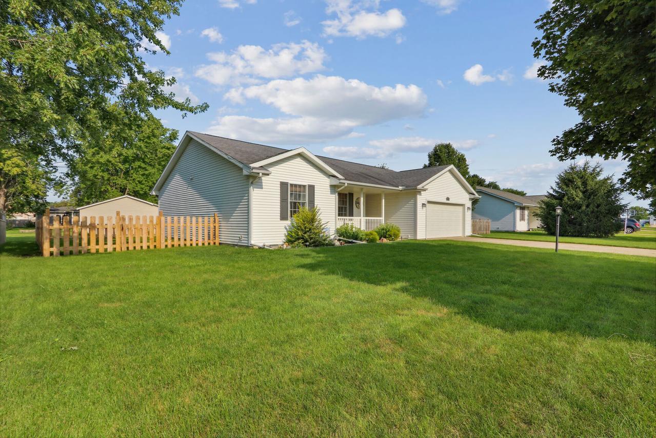 705 Meadowsweet Dr., St. Joseph, IL 61873