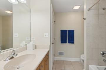 227 5th St., Libertyville, IL 60048