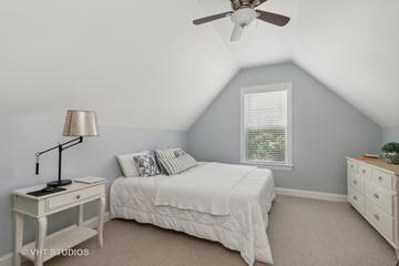 227 5th St., Libertyville, IL 60048