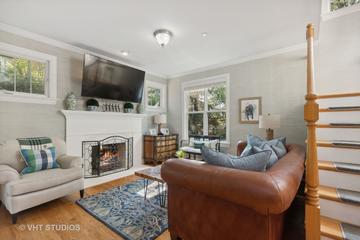 227 5th St., Libertyville, IL 60048