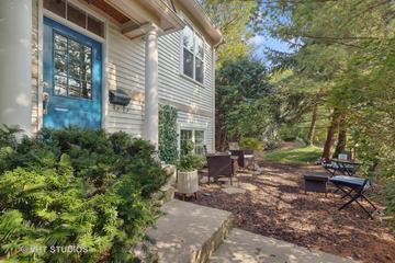 227 5th St., Libertyville, IL 60048