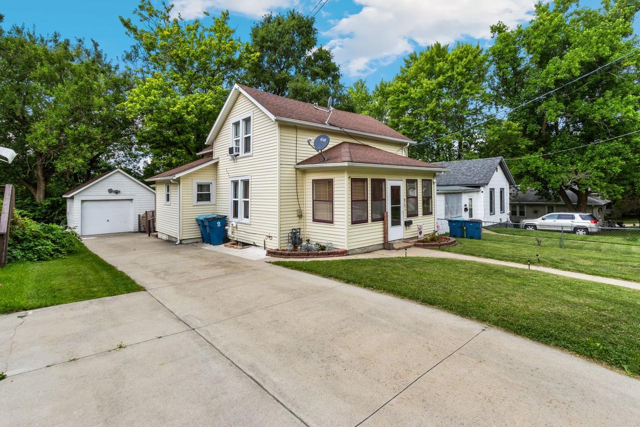 815 Madison Ave., Dixon, IL 61021