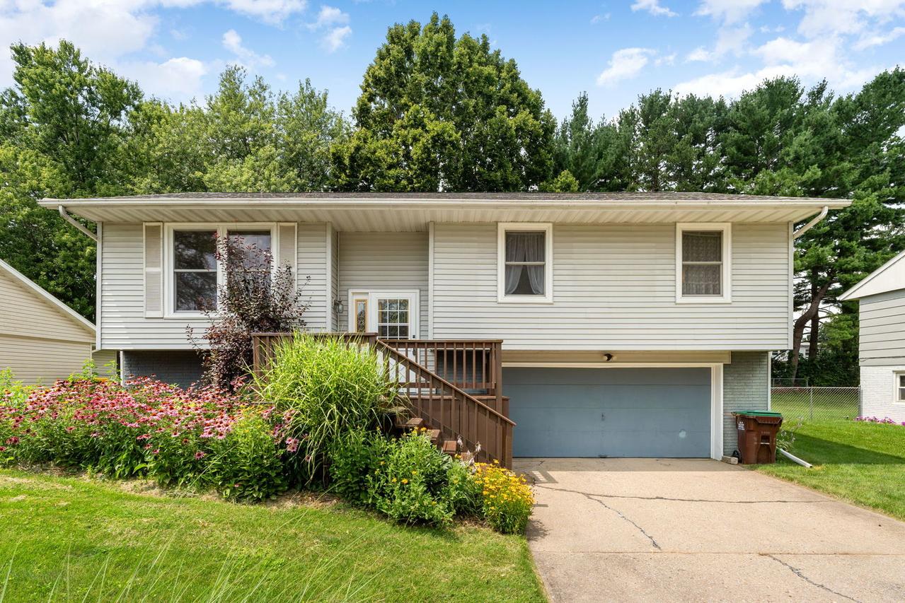 726 S Carthage Dr., Freeport, IL 61032