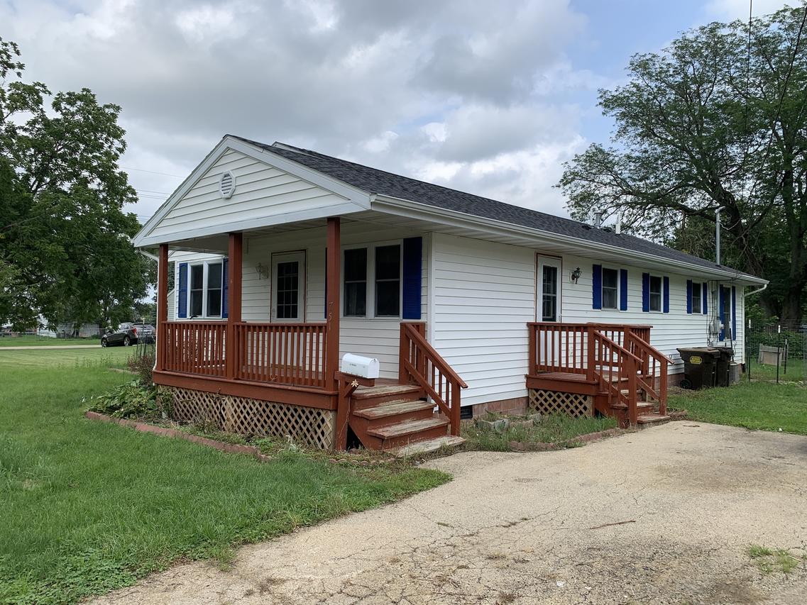 751 N Waddell Ave., Freeport, IL 61032