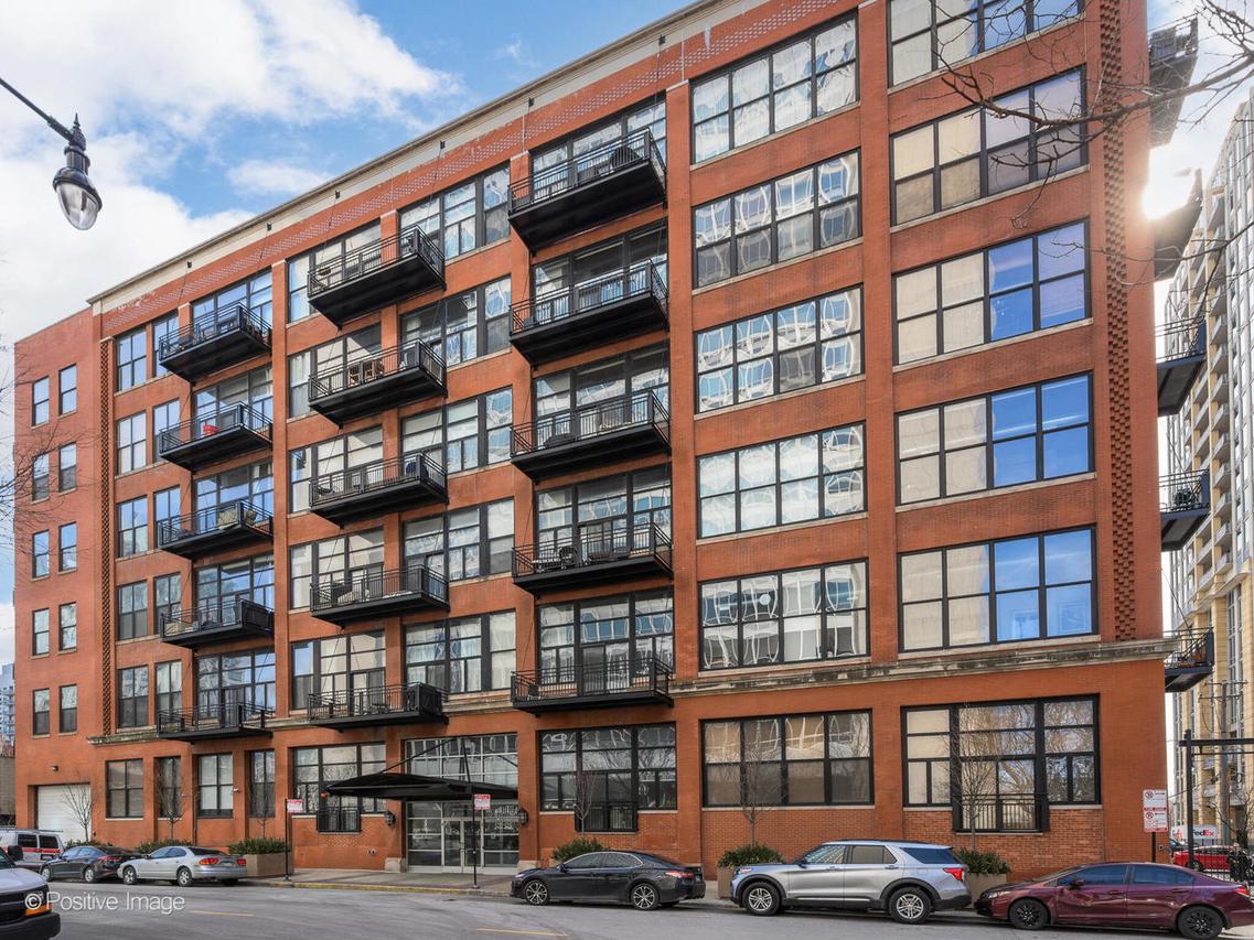 525 W Superior St. #627, Chicago, IL 60654