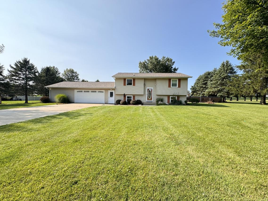 1068 Prairie Hill Dr., Dixon, IL 61021