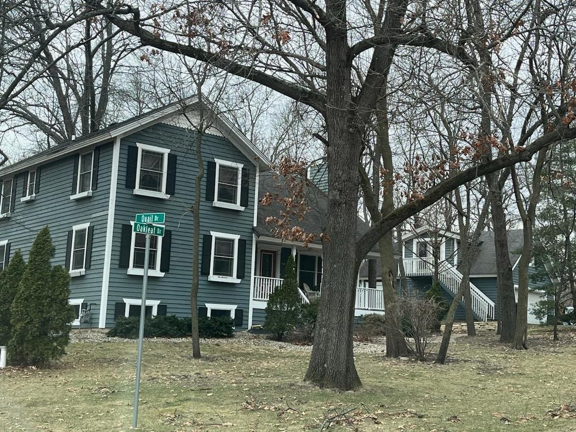 1418 Oakleaf Dr., St. Anne, IL 60964