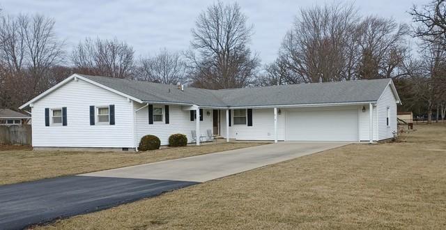 4 Cherry Ln., Villa Grove, IL 61956