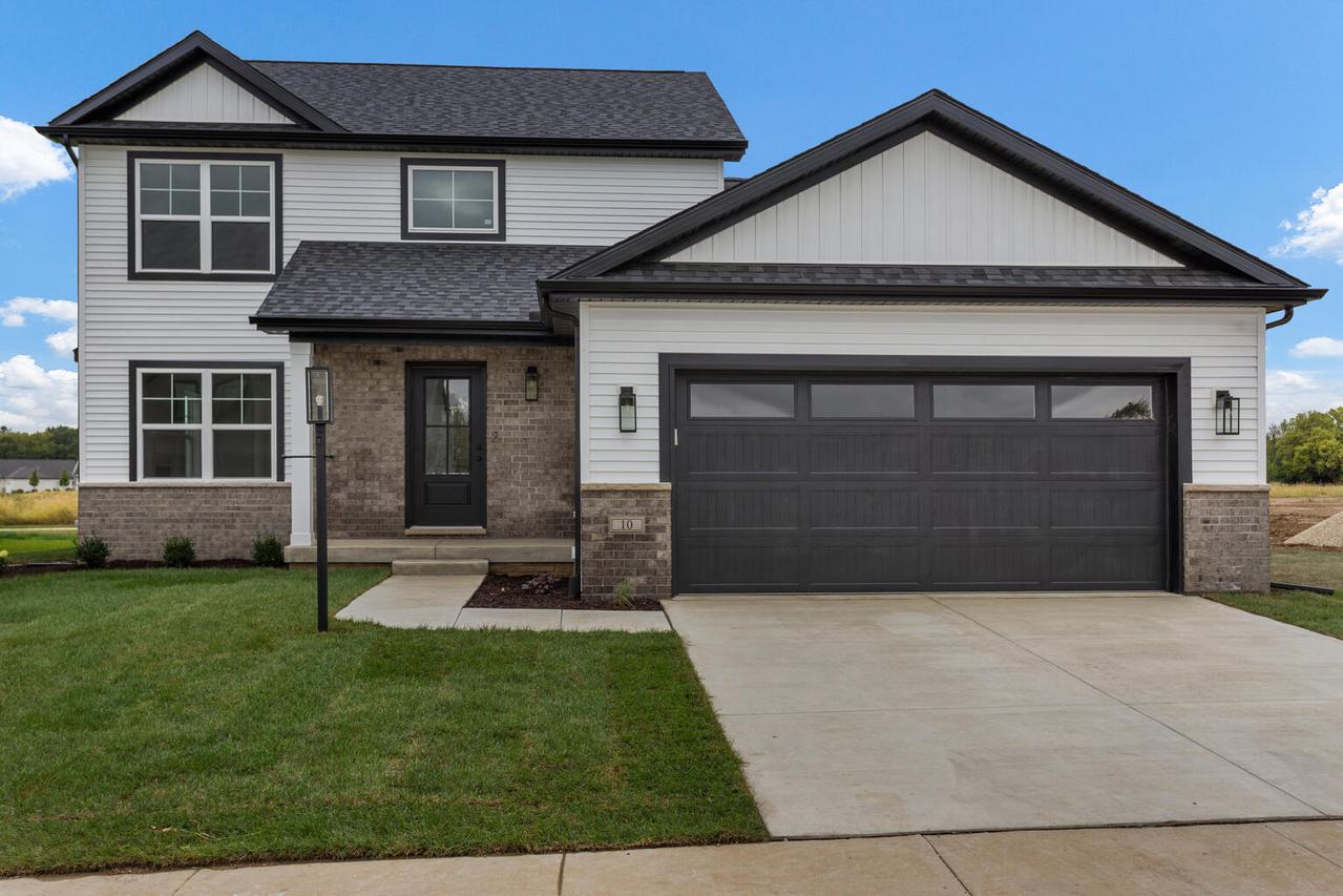 10 Prairie Tr., Monticello, IL 61856