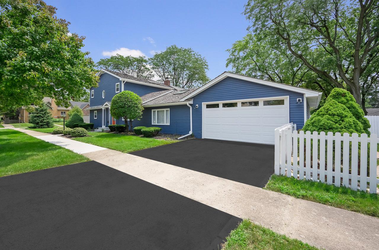 733 Lincoln St., Downers Grove, IL 60515