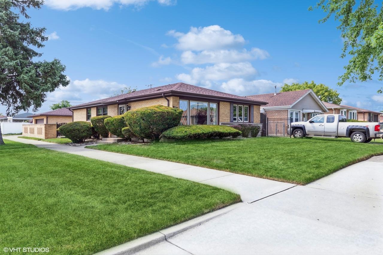 12756 S Muskegon Ave., Chicago, IL 60633