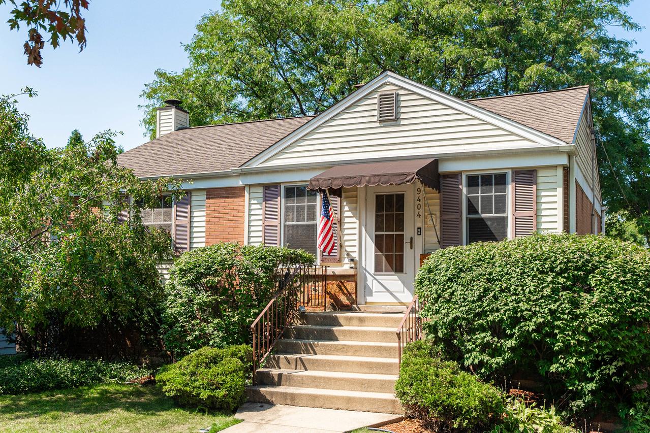 9404 Henrietta Ave., Brookfield, IL 60513