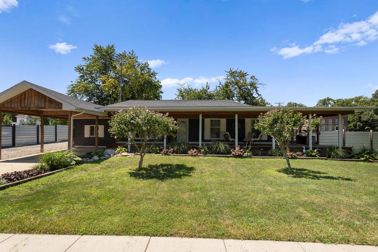 100 East St., Hume, IL 61932