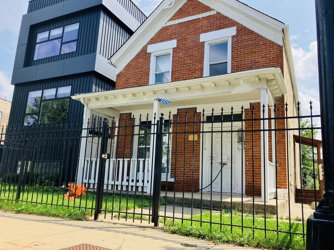 2529 W Warren Blvd., Chicago, IL 60612