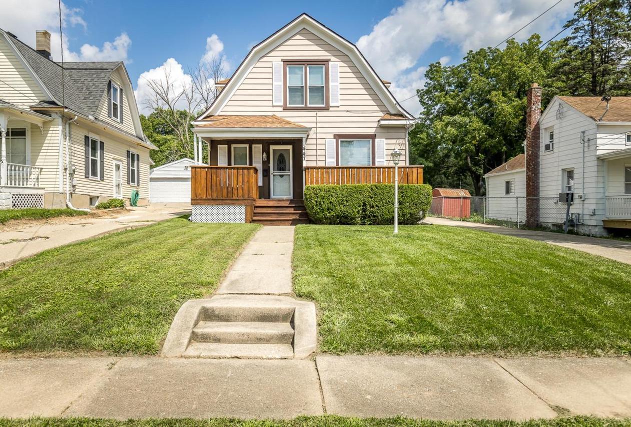 1447 S Oak Ave., Freeport, IL 61032