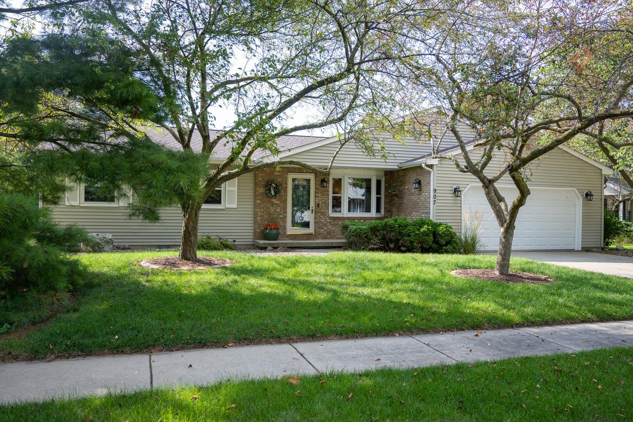907 Meadow View Ct., Savoy, IL 61874
