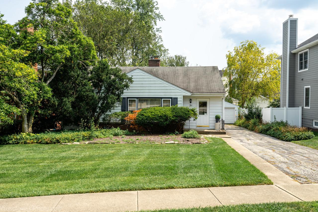 31 Waverly Ave., Clarendon Hills, IL 60514