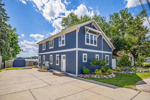 707 Lake Shore Dr., Wauconda, IL 60084