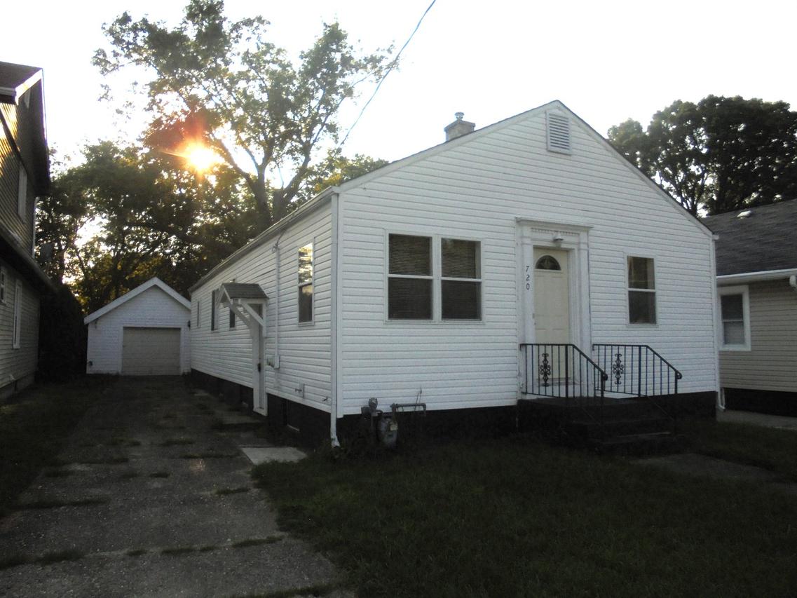 720 Pine St., Waukegan, IL 60085
