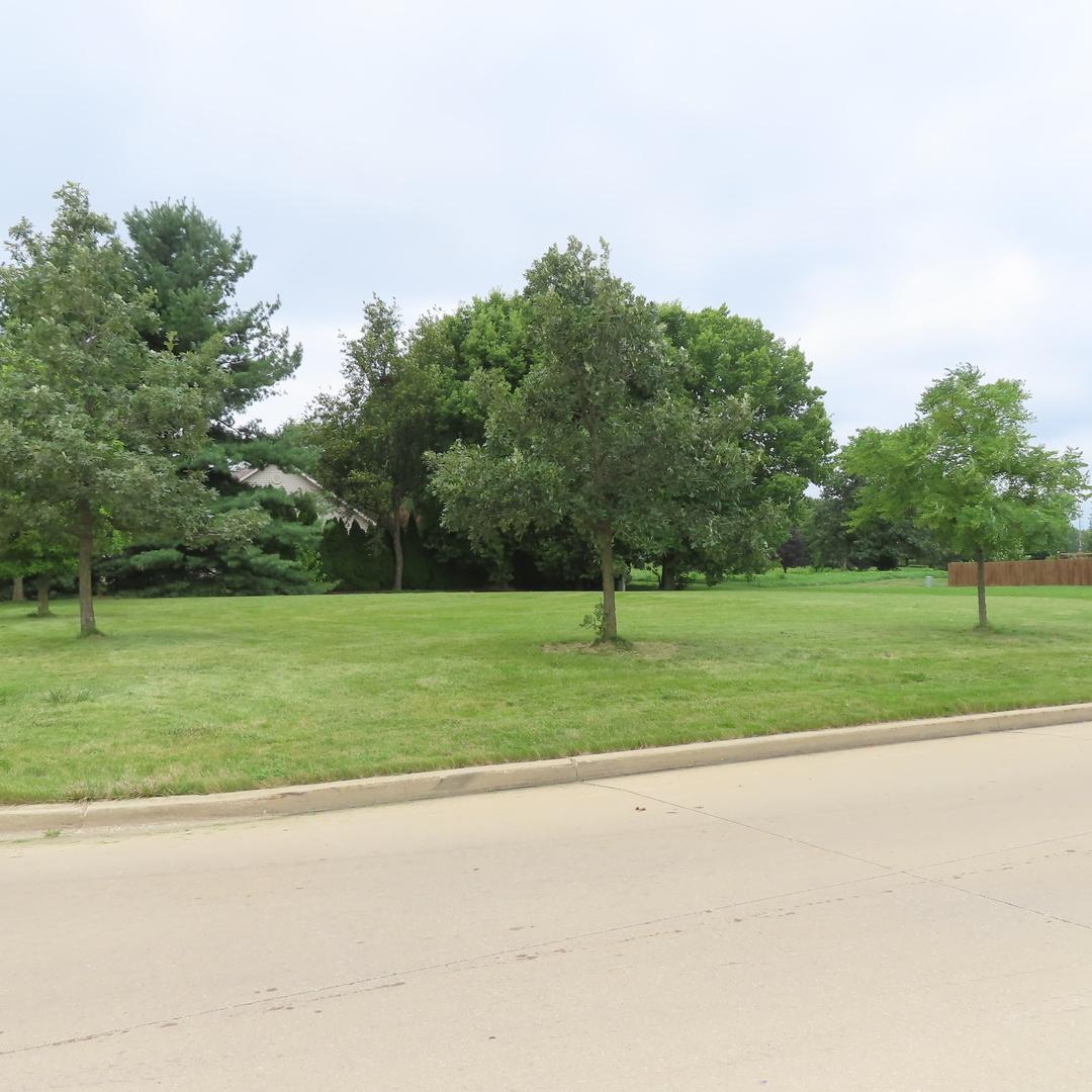1905 S Stone Creek Blvd., Urbana, IL 61802