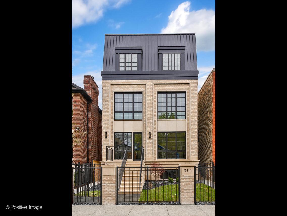 3511 N Bosworth Ave. #PH, Chicago, IL 60657