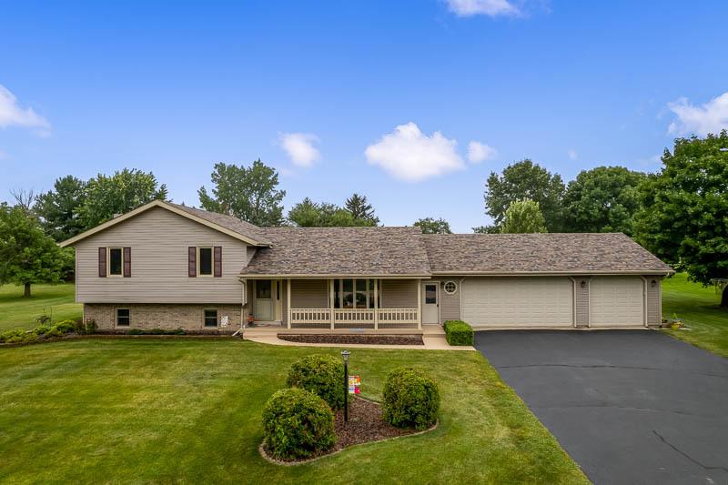 4403 Waterboro Ln., Roscoe, IL 61073