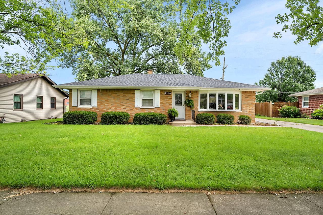 1824 Root St., Crest Hill, IL 60403