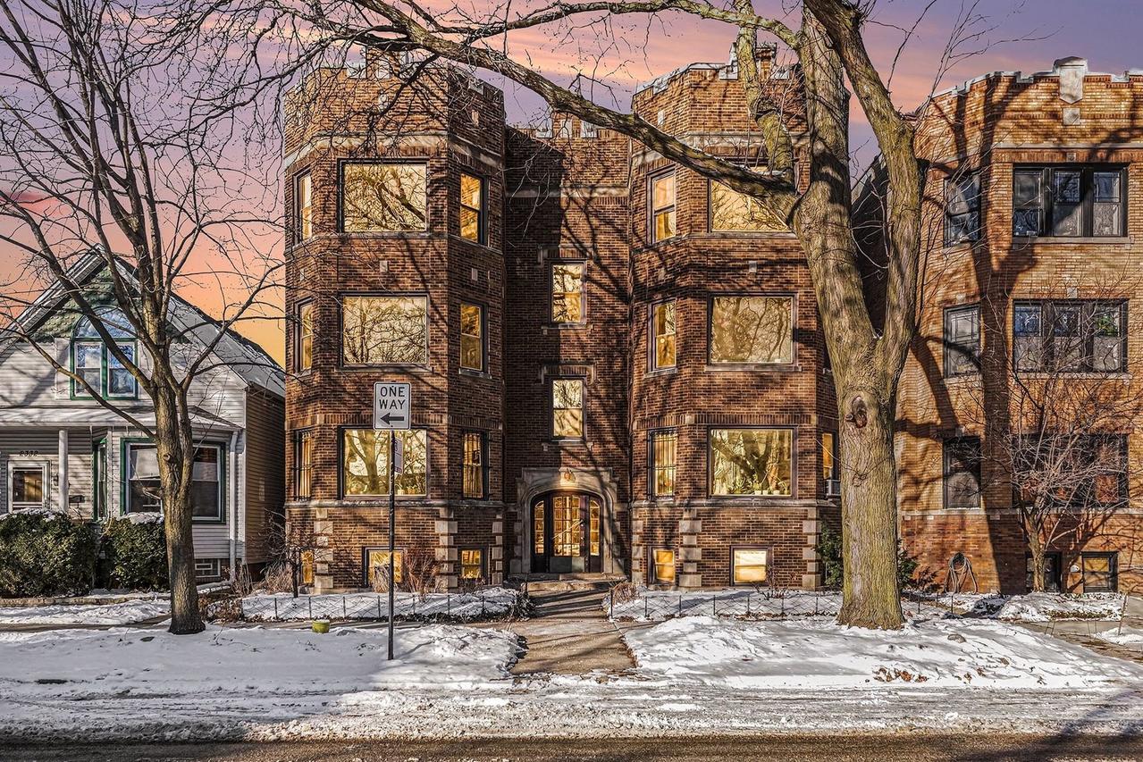 2326 W Argyle St. #3B, Chicago, IL 60625