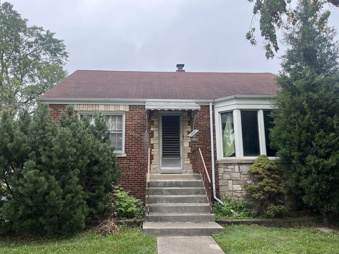2253 S 9th Ave., North Riverside, IL 60546