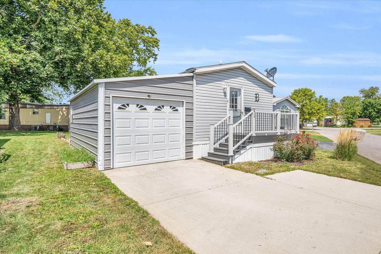 517 Carriage Ln., Gibson City, IL 60936