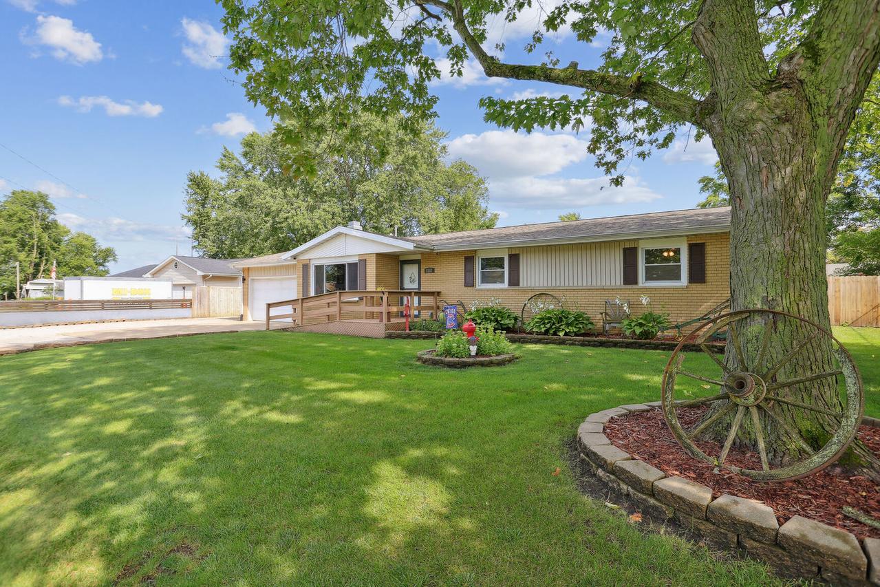 2217 Heather Hills Dr., St. Joseph, IL 61873