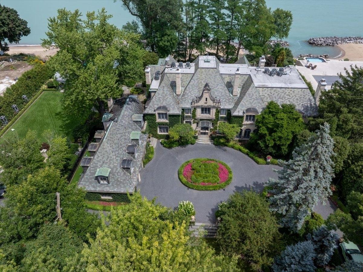 419 Sheridan Rd., Winnetka, IL 60093