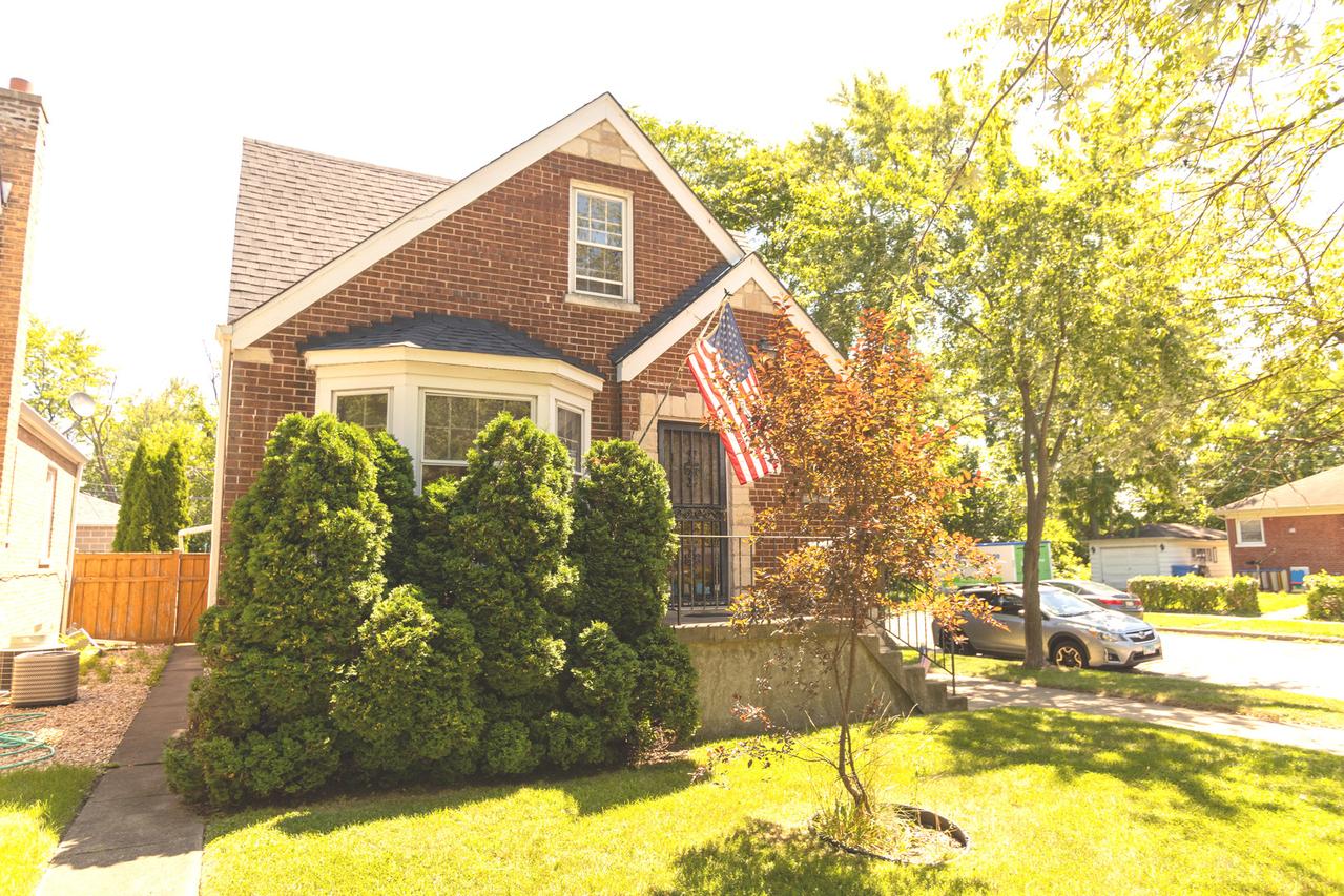 6101 N Karlov Ave., Chicago, IL 60646