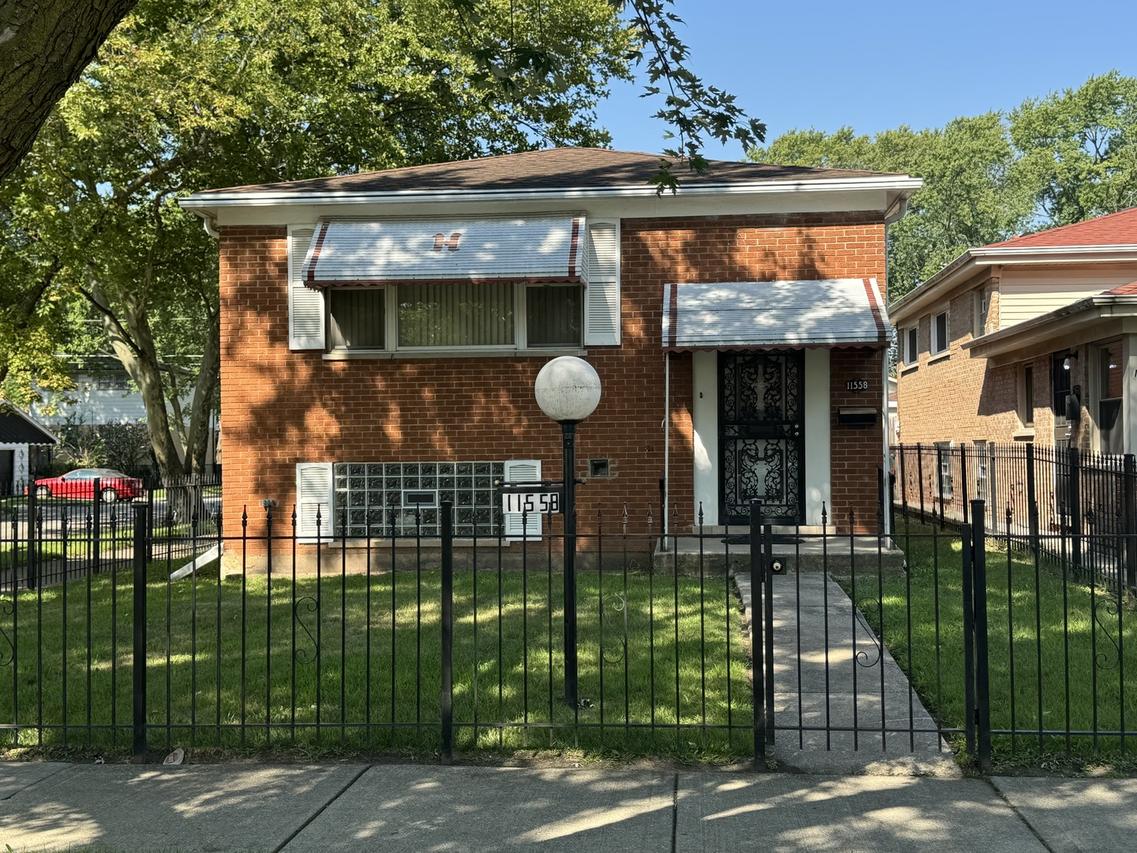 11558 S Elizabeth St., Chicago, IL 60643