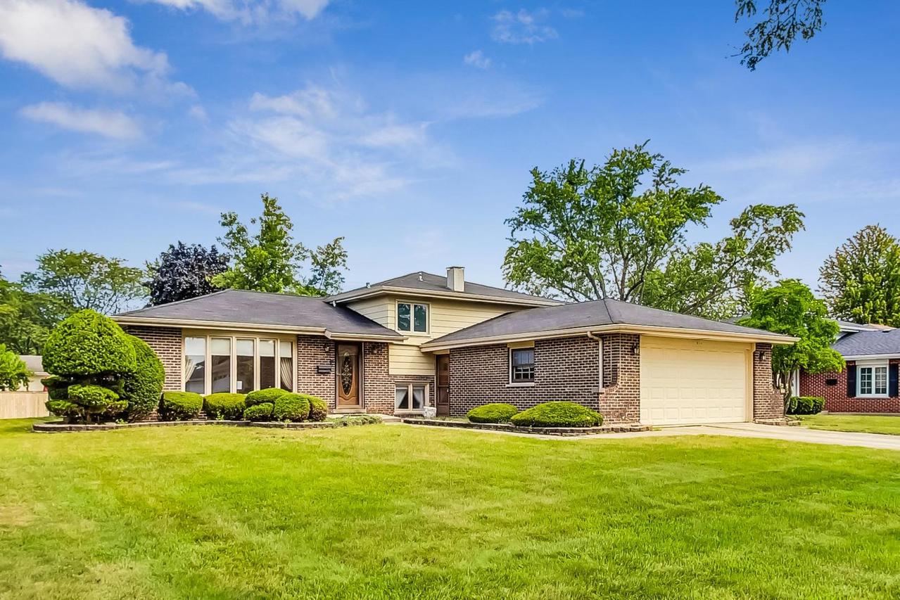 1634 Claremont Dr., Darien, IL 60561