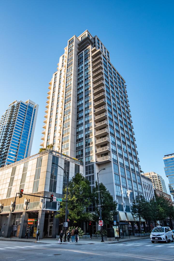200 W Grand Ave. #904, Chicago, IL 60654