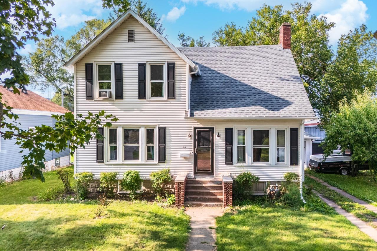 21 E Market St., Piper City, IL 60959