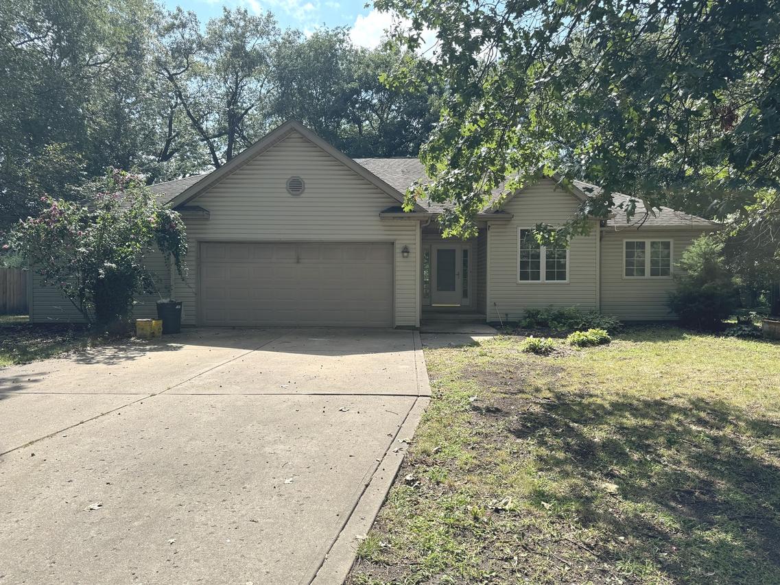 203 Oakwood Ln., Essex, IL 60935