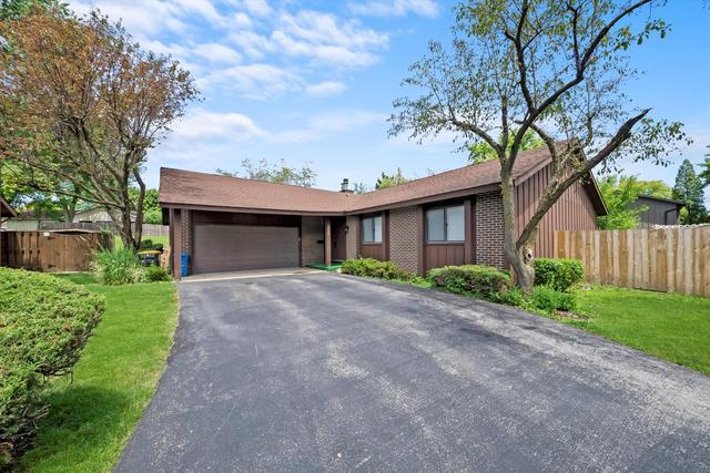 566 Lakeview Ct., Roselle, IL 60172