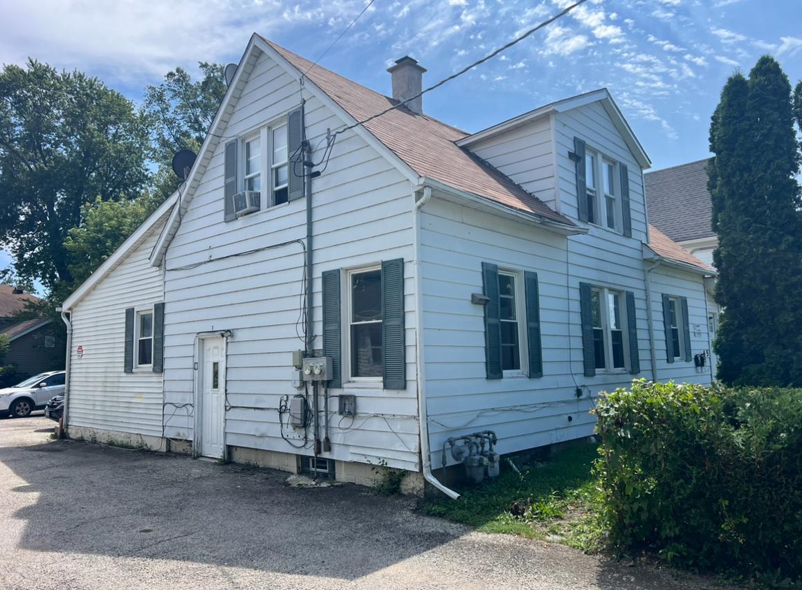45 N Jackson St., Waukegan, IL 60085