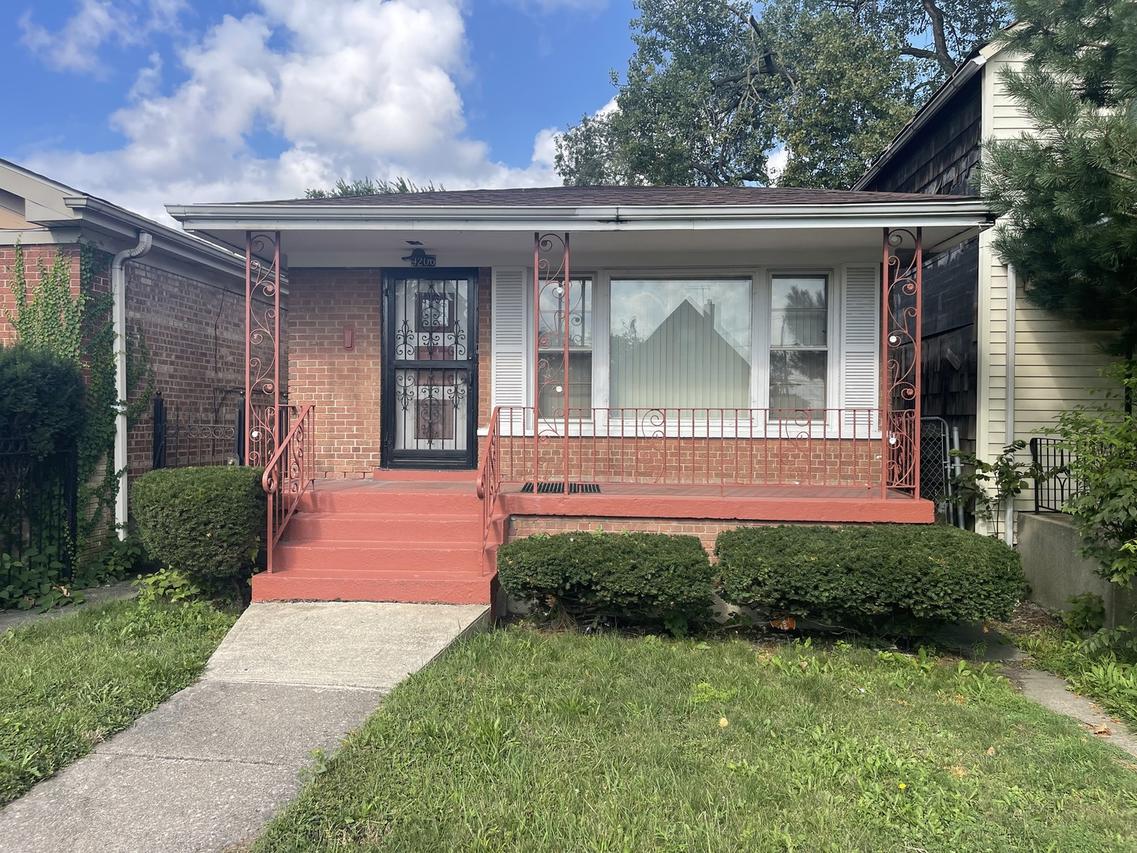 9206 S Harper Ave., Chicago, IL 60619