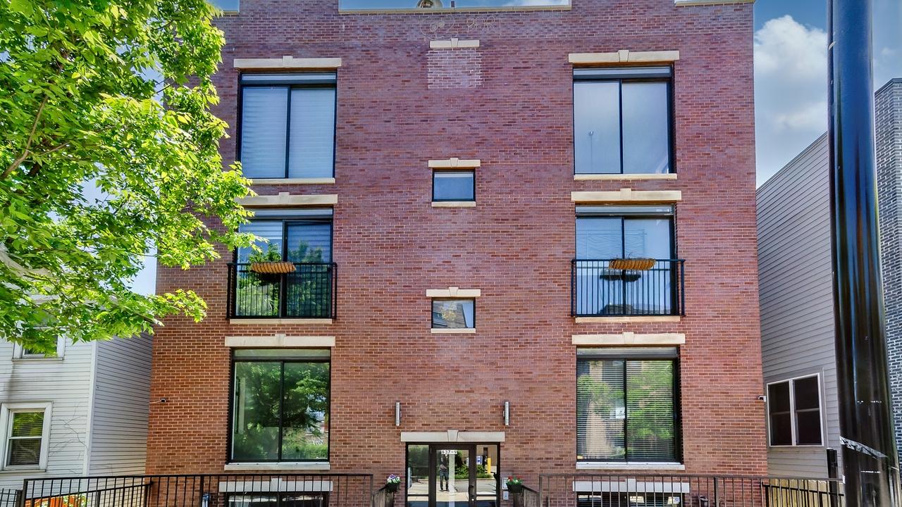 637 W 16th St. #2W, Chicago, IL 60616