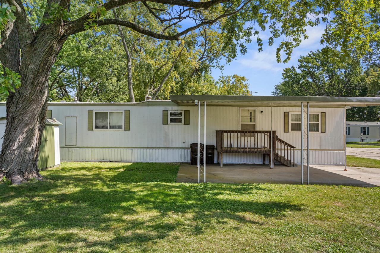 27 Coachman Dr., Monticello, IL 61856