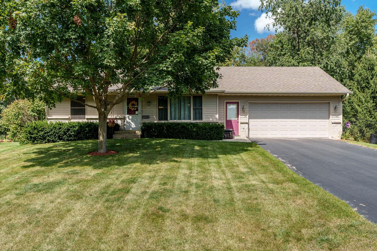 6614 Lanterne Dr., Loves Park, IL 61111