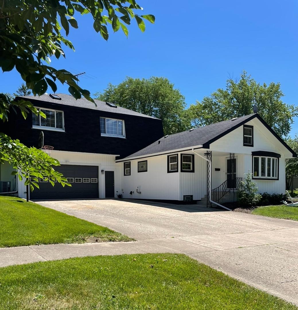 201 N Washington St., Westmont, IL 60559