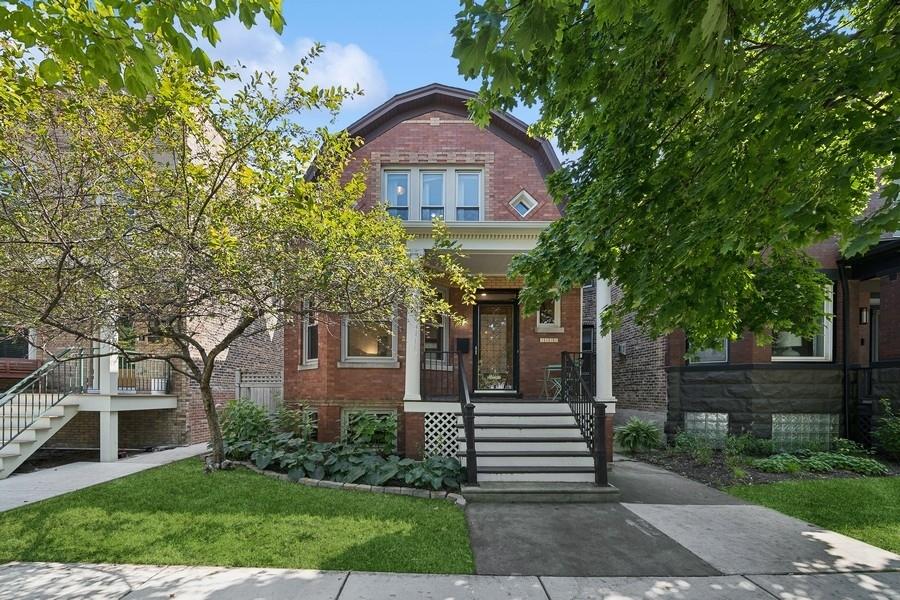 2233 W Eastwood Ave., Chicago, IL 60625