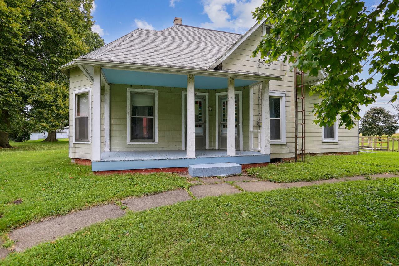 606 Fourth St., Ivesdale, IL 61851