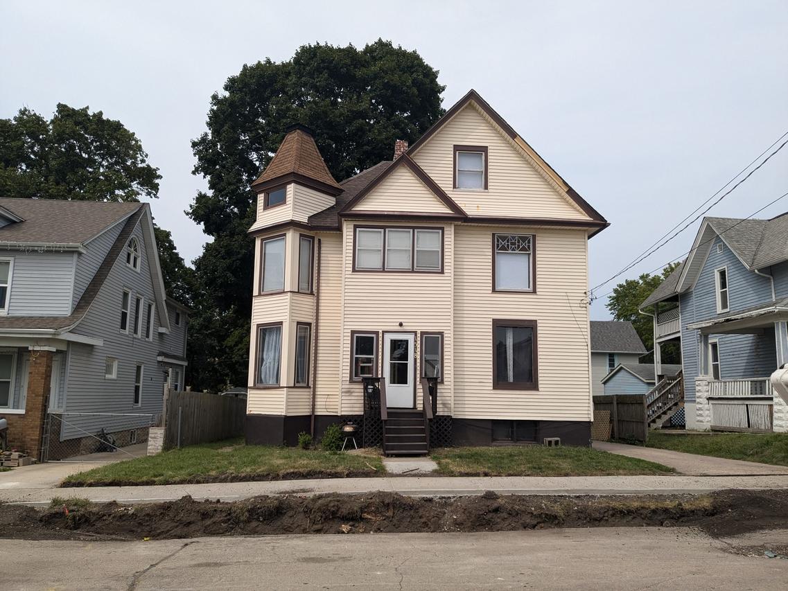 1518 4th Ave., Rockford, IL 61104