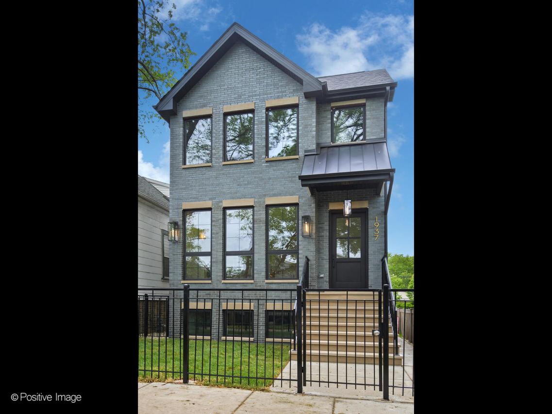 1937 W Cornelia Ave., Chicago, IL 60657